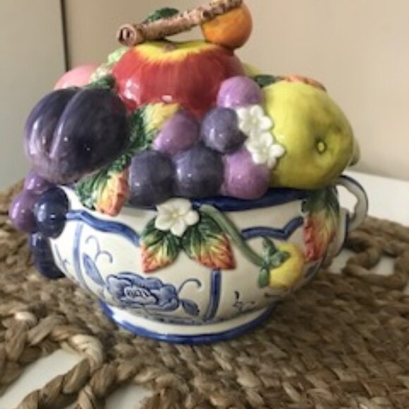 Fitz & Floyd - Lidded Serving Bowl - Picture 2 of 2